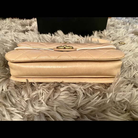Like New! CHANEL Classic Perfect Edge Flap… - Picture 8 of 16